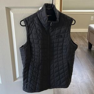 North face thermal ball vest. TNF Matte Black